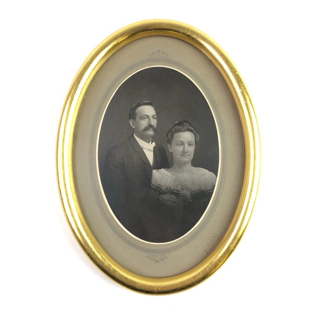 Antique Vintage Gold gilded Oval Picture Frame with Couple Portrait 7.5" x 5.5"